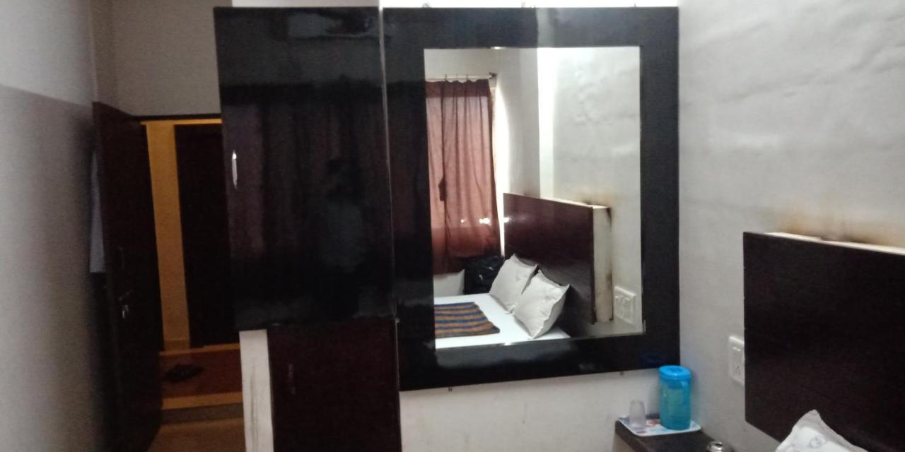 Nilraj Lodge Ratnāgiri Екстериор снимка